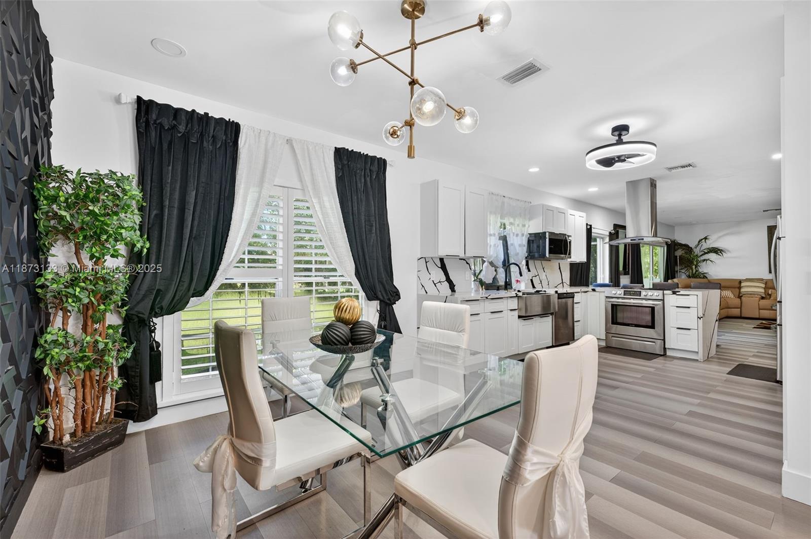 WOODSIDE ESTATES - Residential