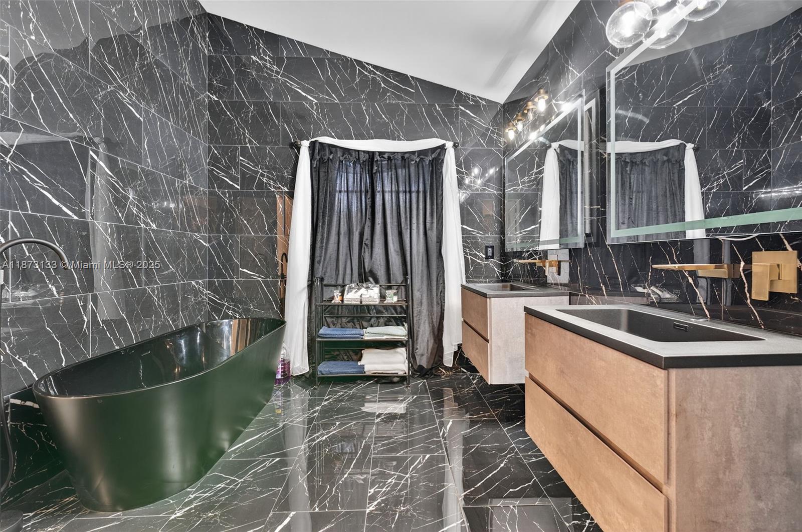 WOODSIDE ESTATES - Residential