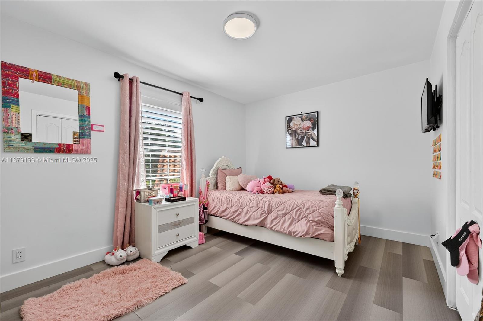 WOODSIDE ESTATES - Residential