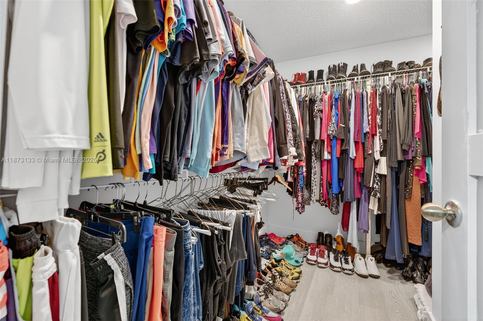 WOODSIDE ESTATES - Residential