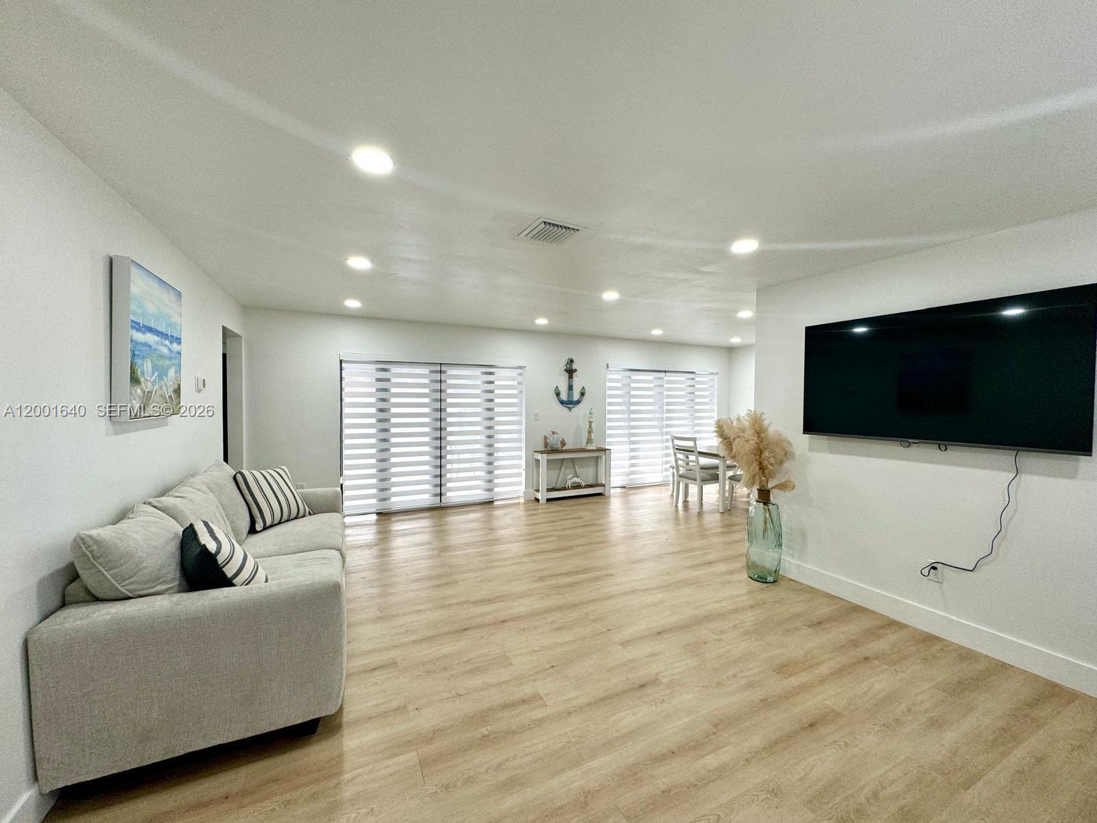 LAKE LAURENCE NORTH - Residential