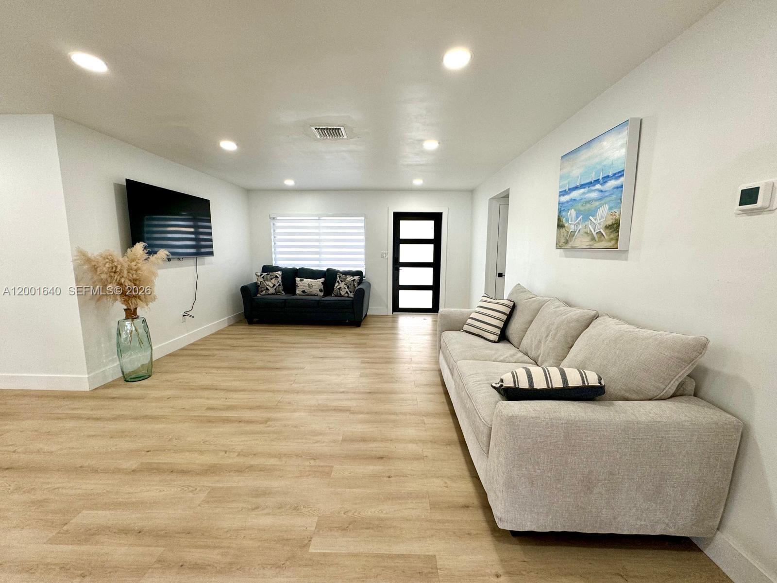 LAKE LAURENCE NORTH - Residential