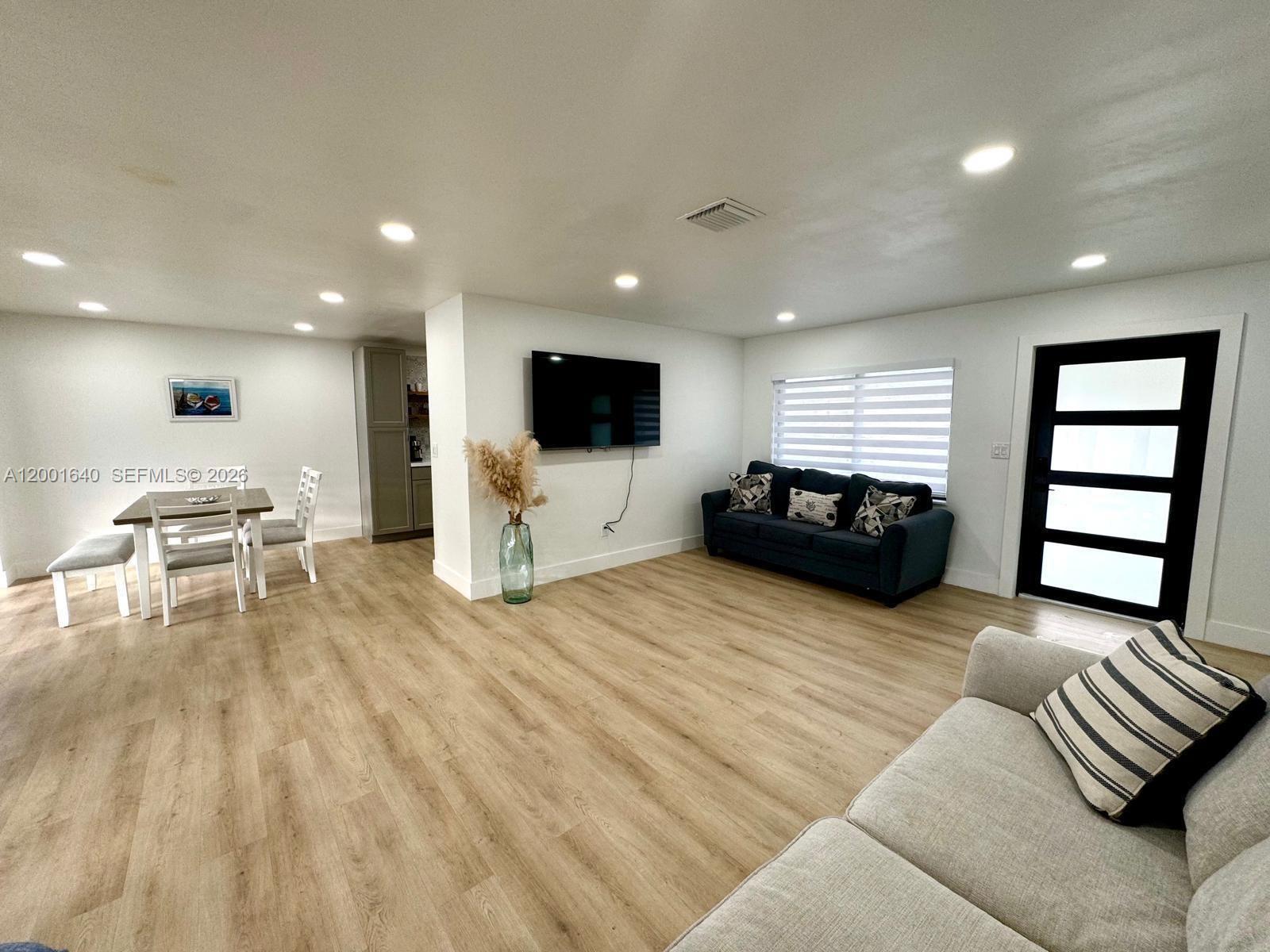 LAKE LAURENCE NORTH - Residential