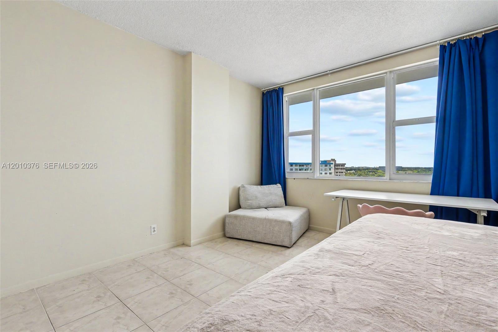 HILLCREST EAST NO 25 COND - Residential