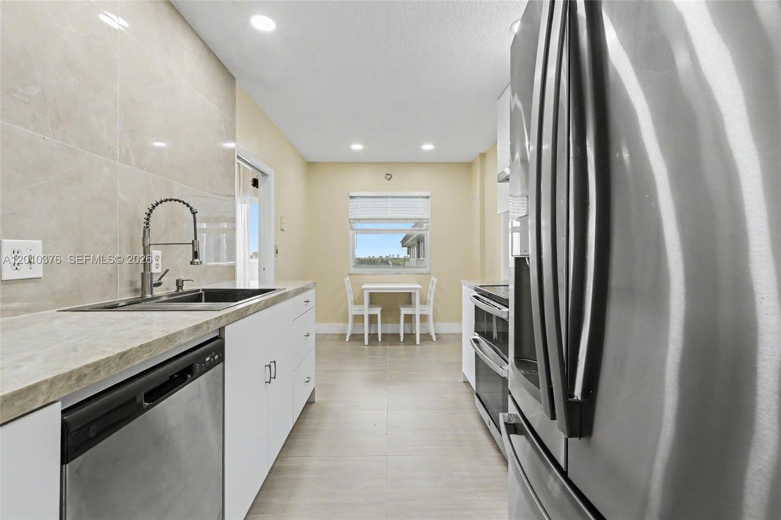 HILLCREST EAST NO 25 COND - Residential