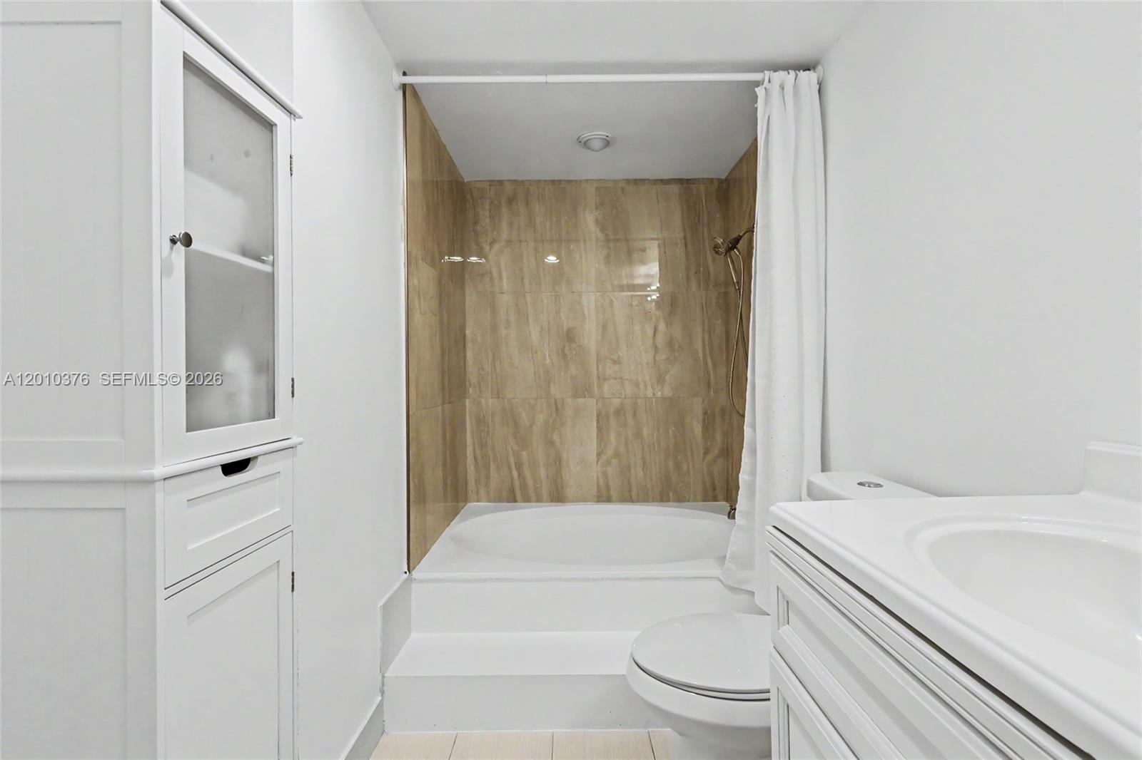 HILLCREST EAST NO 25 COND - Residential