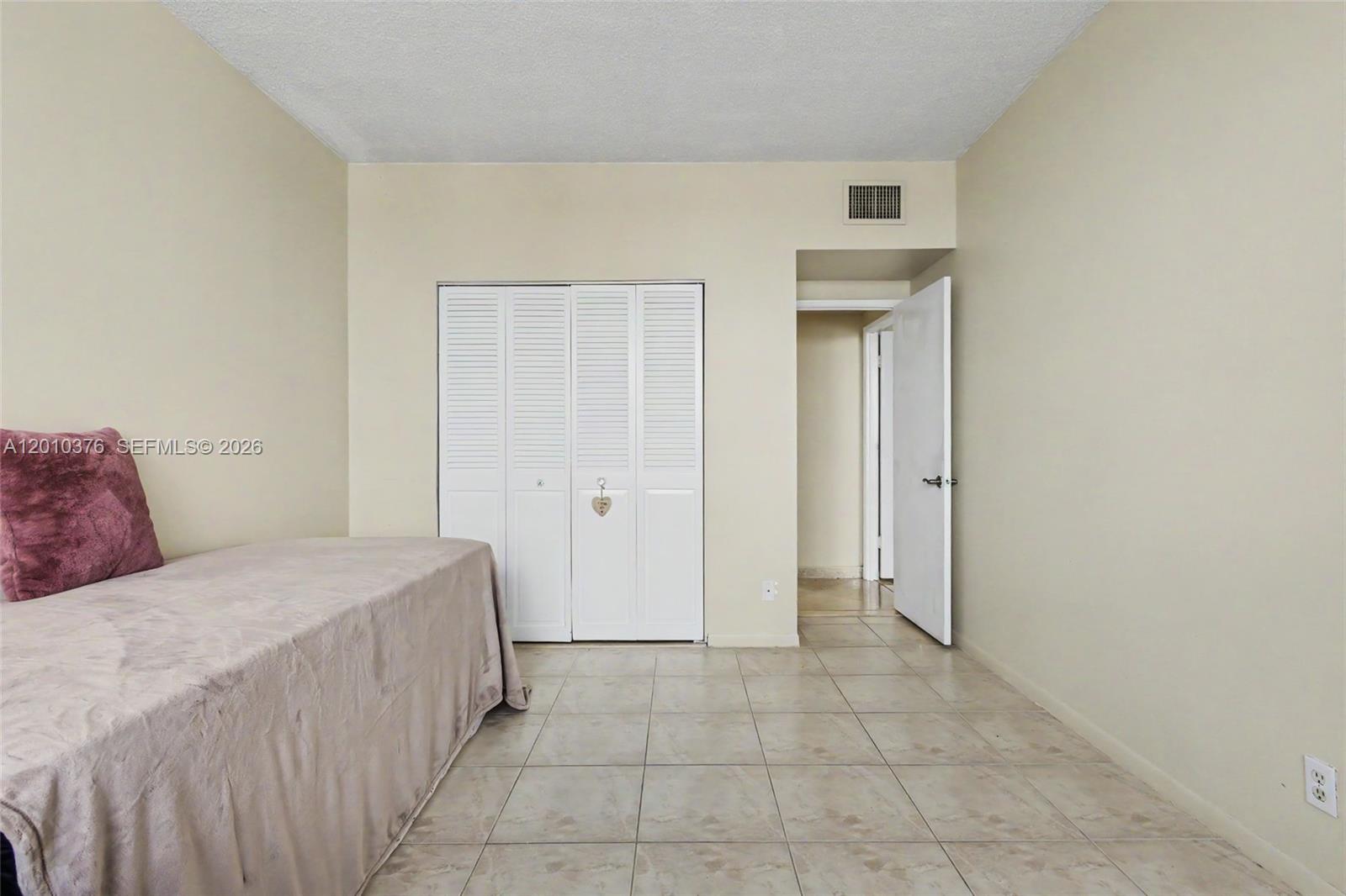 HILLCREST EAST NO 25 COND - Residential