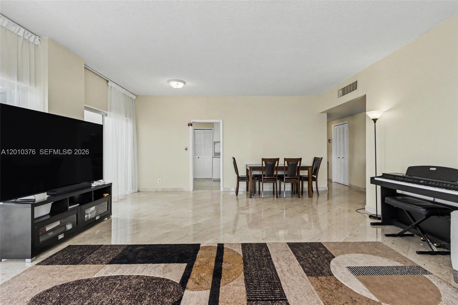 HILLCREST EAST NO 25 COND - Residential