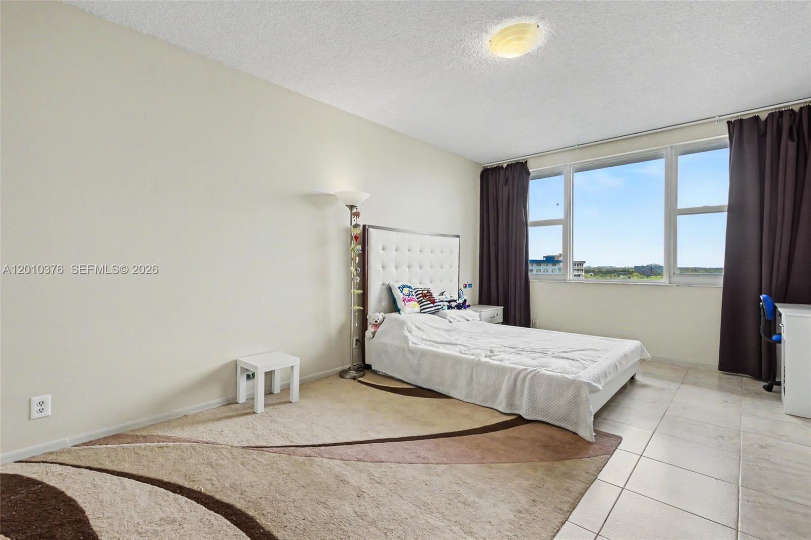 HILLCREST EAST NO 25 COND - Residential