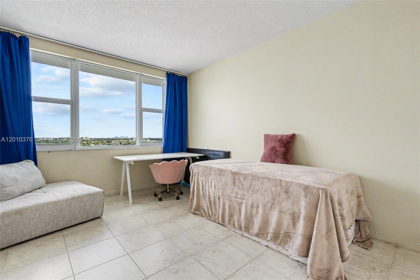 HILLCREST EAST NO 25 COND - Residential
