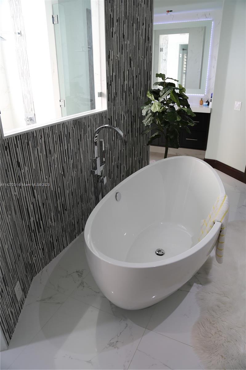 MIRAMAR WEST - Residential