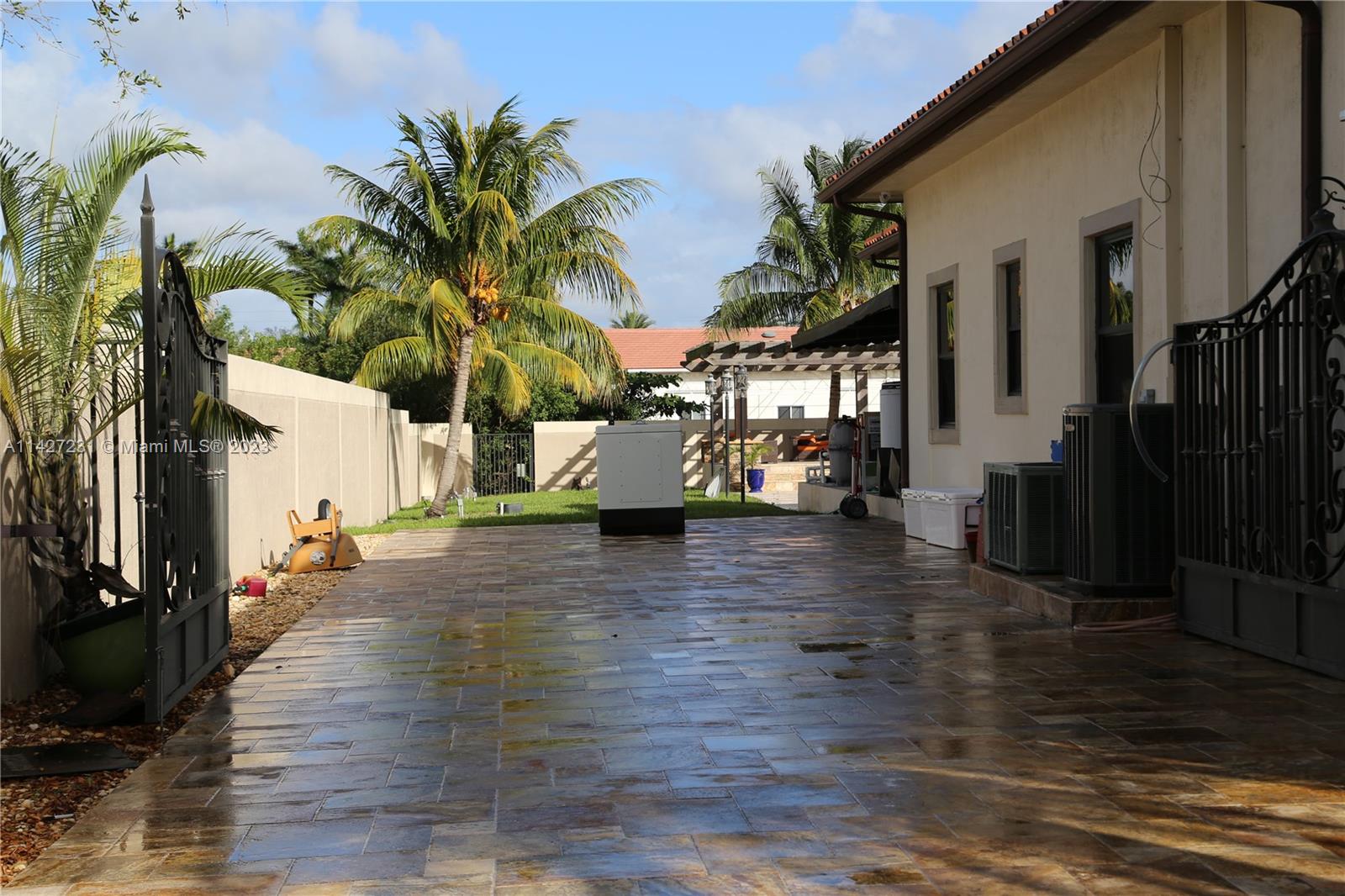 MIRAMAR WEST - Residential