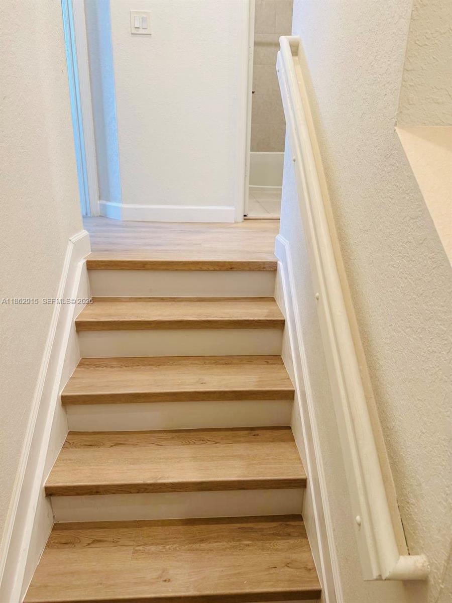 PINE VISTA - Residential