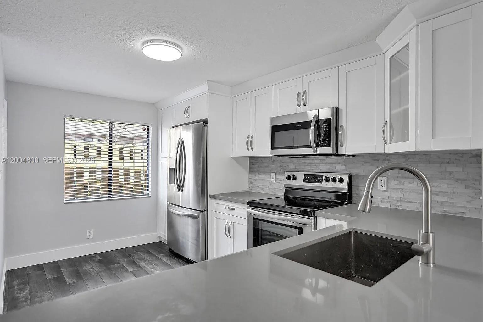 5084 S University Dr