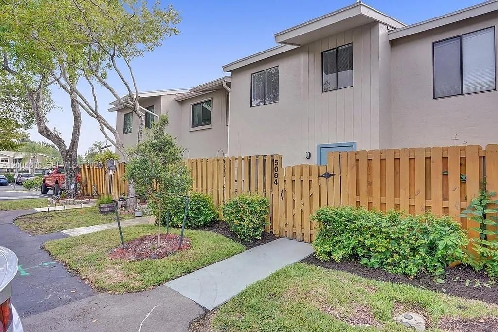 Photo of 5084 S University Dr, Davie, FL 33328 (MLS # A12004800)