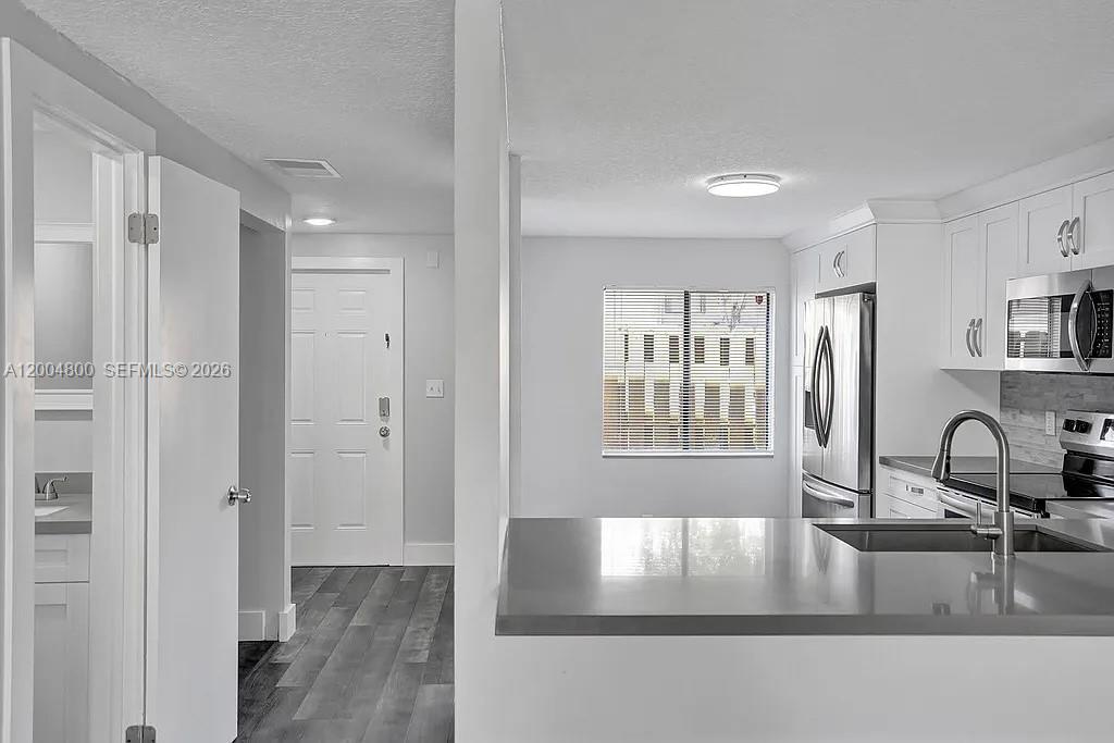 5084 S University Dr