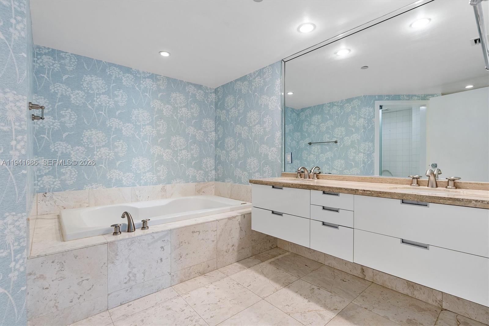 AZURE CONDO - Residential