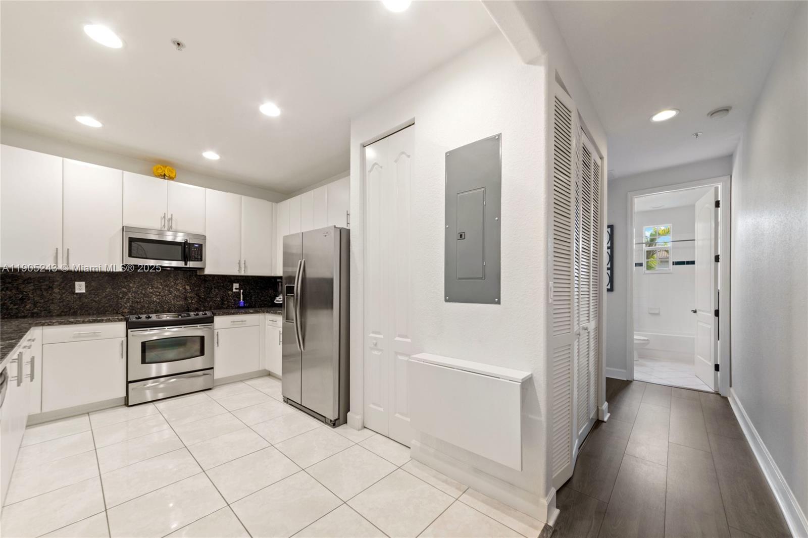 COBBLESTONE CONDO - Residential Lease