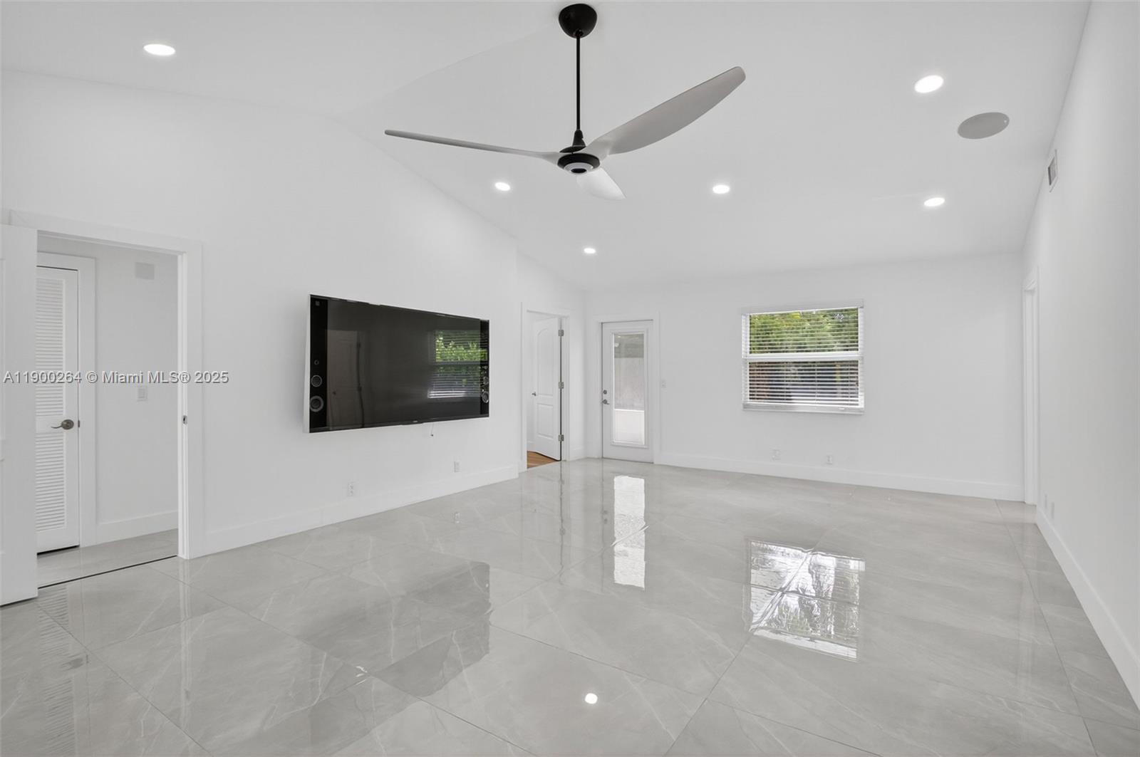 DELRAY GARDEN ESTATES 3 - Residential Lease
