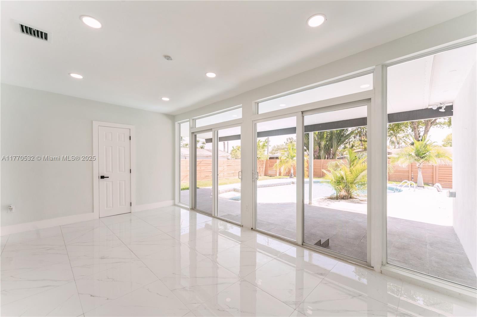 HOLLYWOOD HOMESITES HIGH - Residential