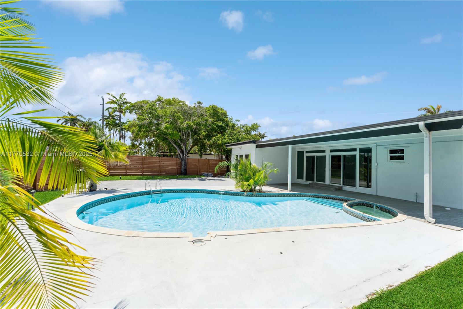 HOLLYWOOD HOMESITES HIGH - Residential