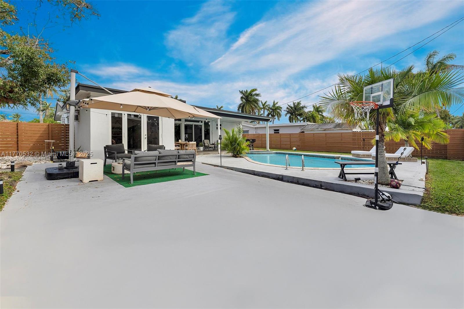 HOLLYWOOD HOMESITES HIGH - Residential