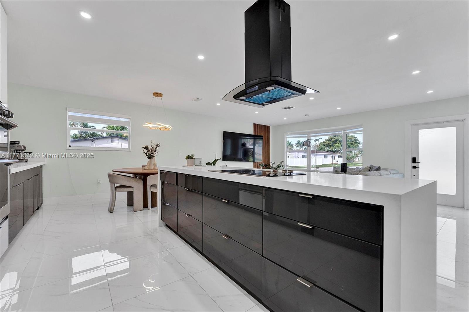 HOLLYWOOD HOMESITES HIGH - Residential