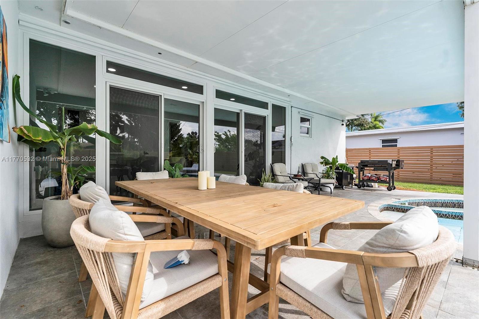 HOLLYWOOD HOMESITES HIGH - Residential
