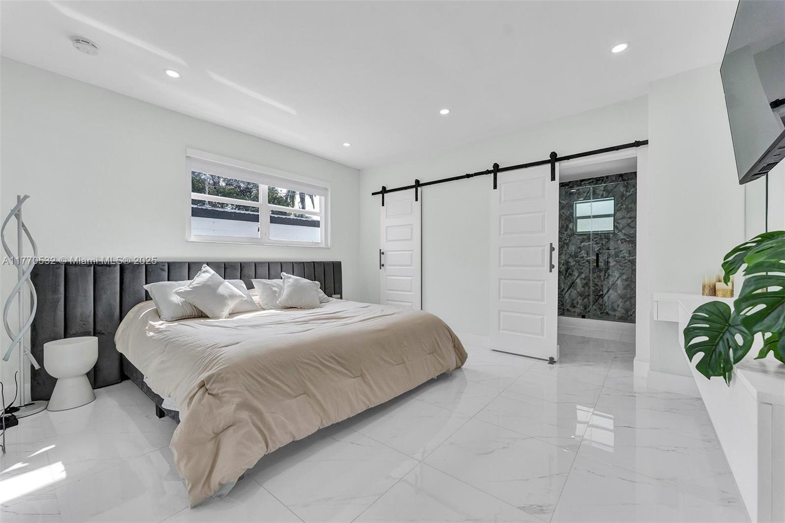 HOLLYWOOD HOMESITES HIGH - Residential