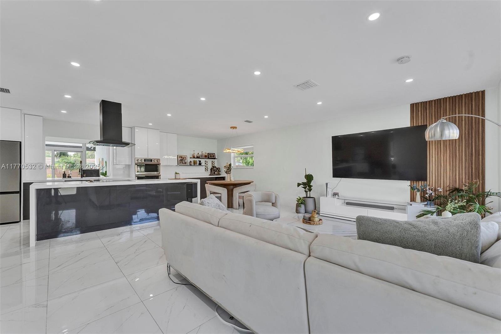 HOLLYWOOD HOMESITES HIGH - Residential