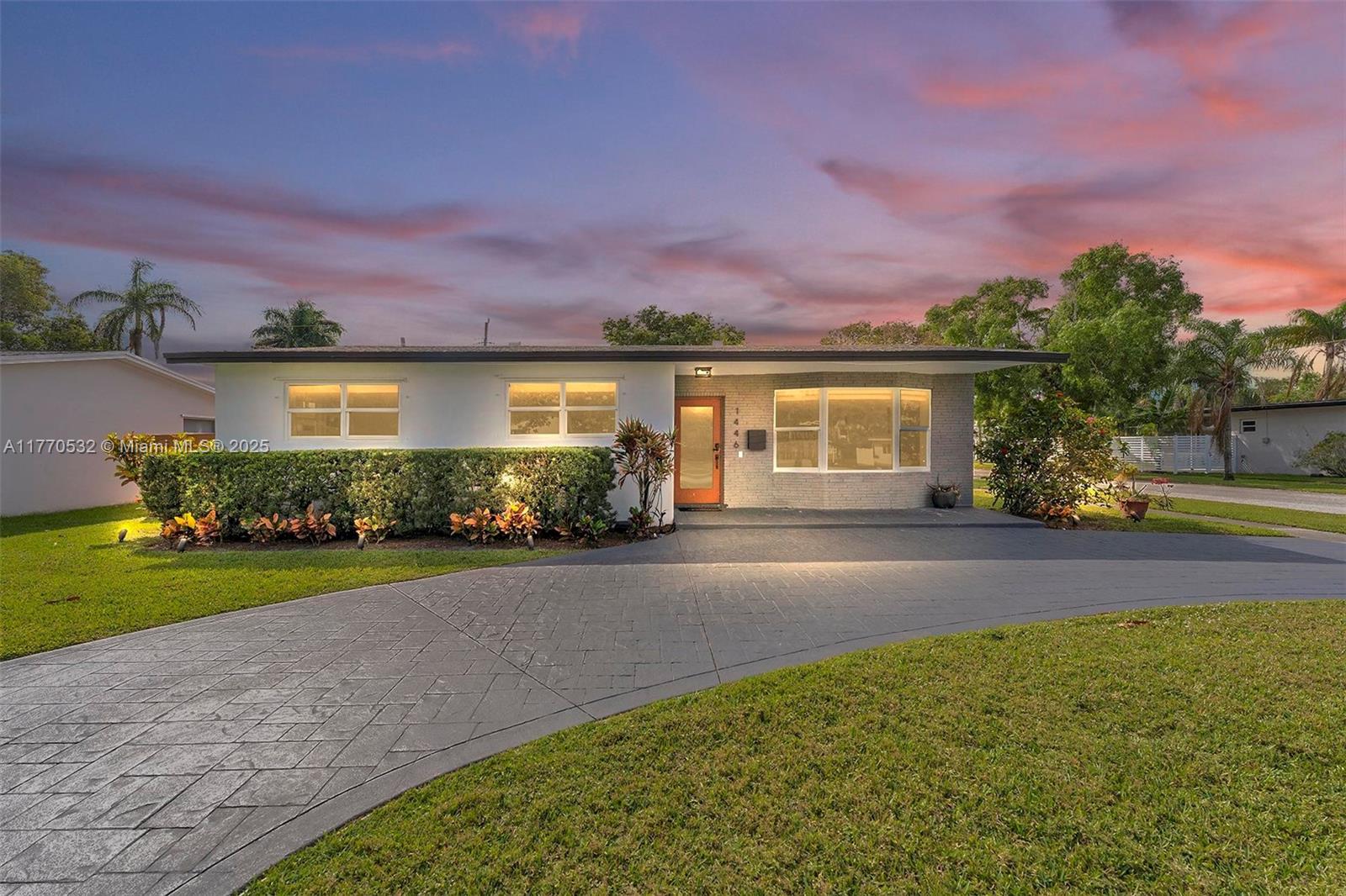 HOLLYWOOD HOMESITES HIGH - Residential
