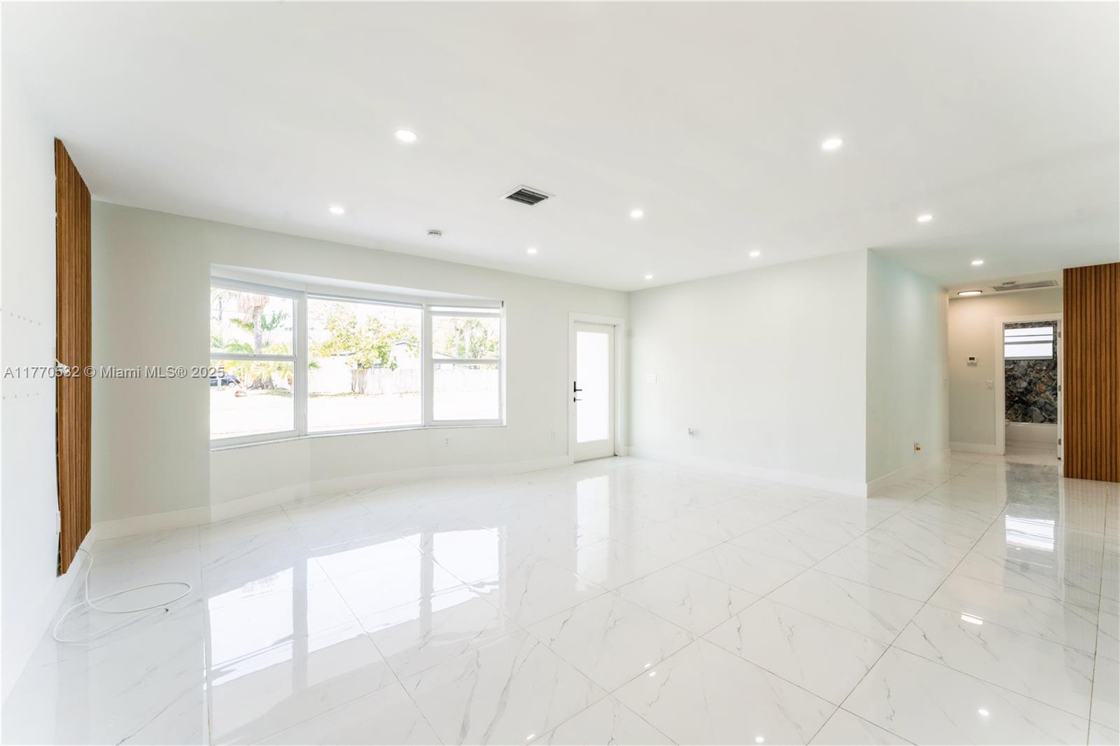 HOLLYWOOD HOMESITES HIGH - Residential