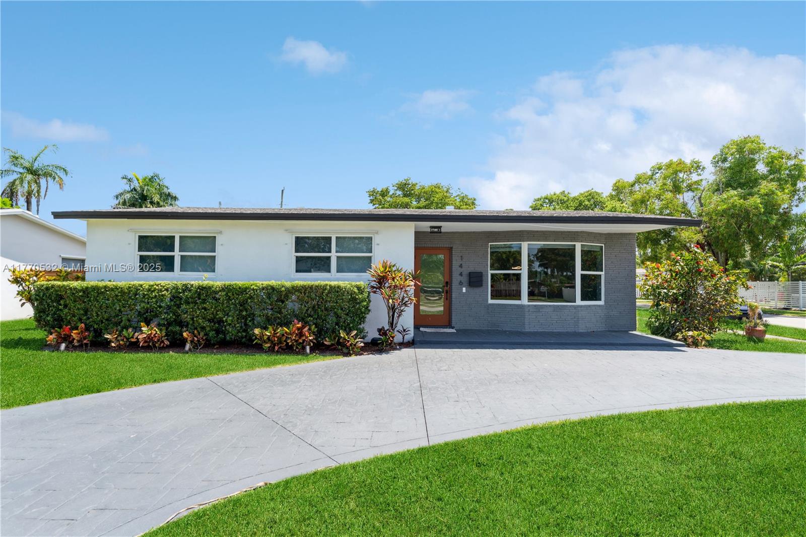 HOLLYWOOD HOMESITES HIGH - Residential