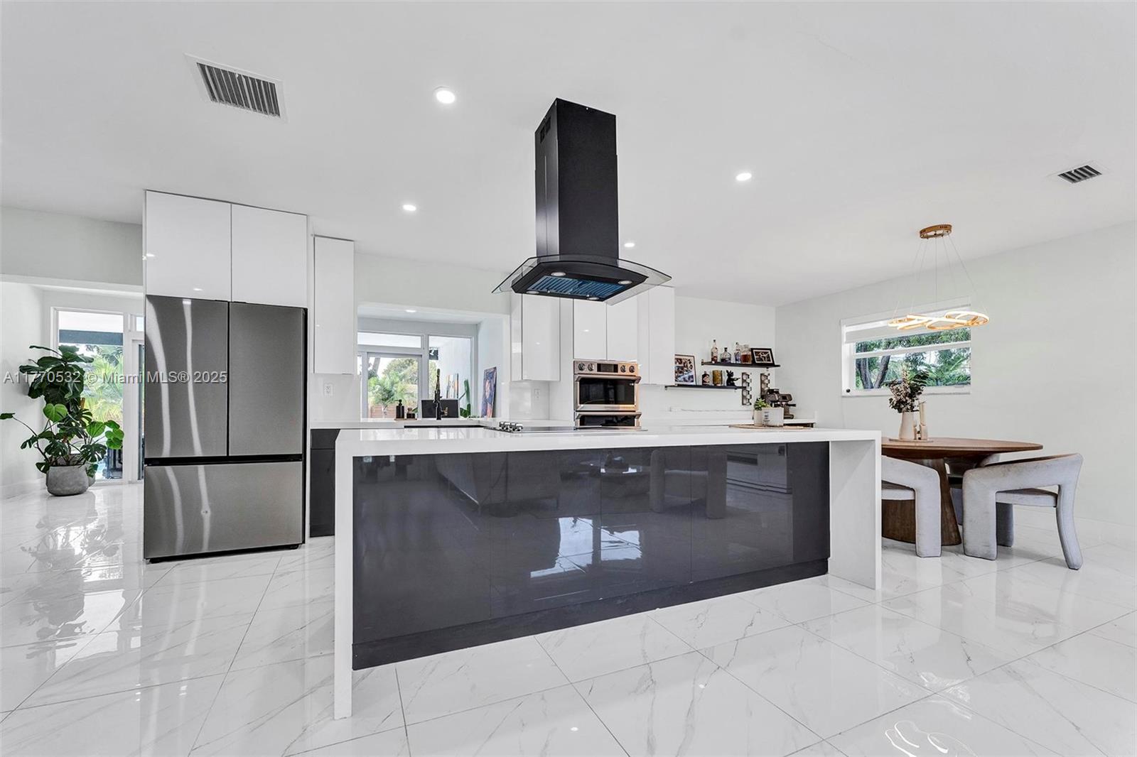 HOLLYWOOD HOMESITES HIGH - Residential
