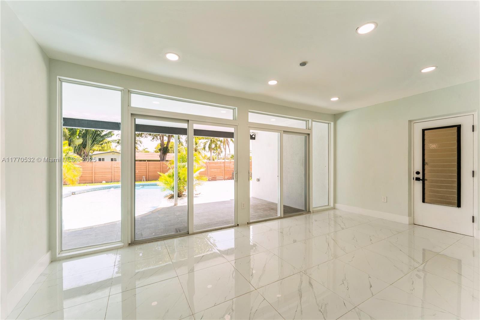 HOLLYWOOD HOMESITES HIGH - Residential