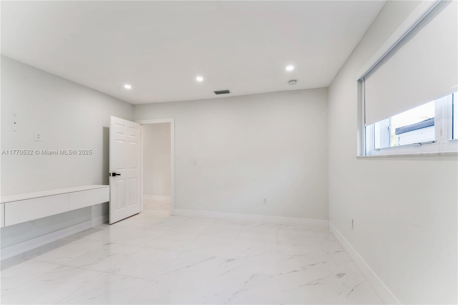 HOLLYWOOD HOMESITES HIGH - Residential