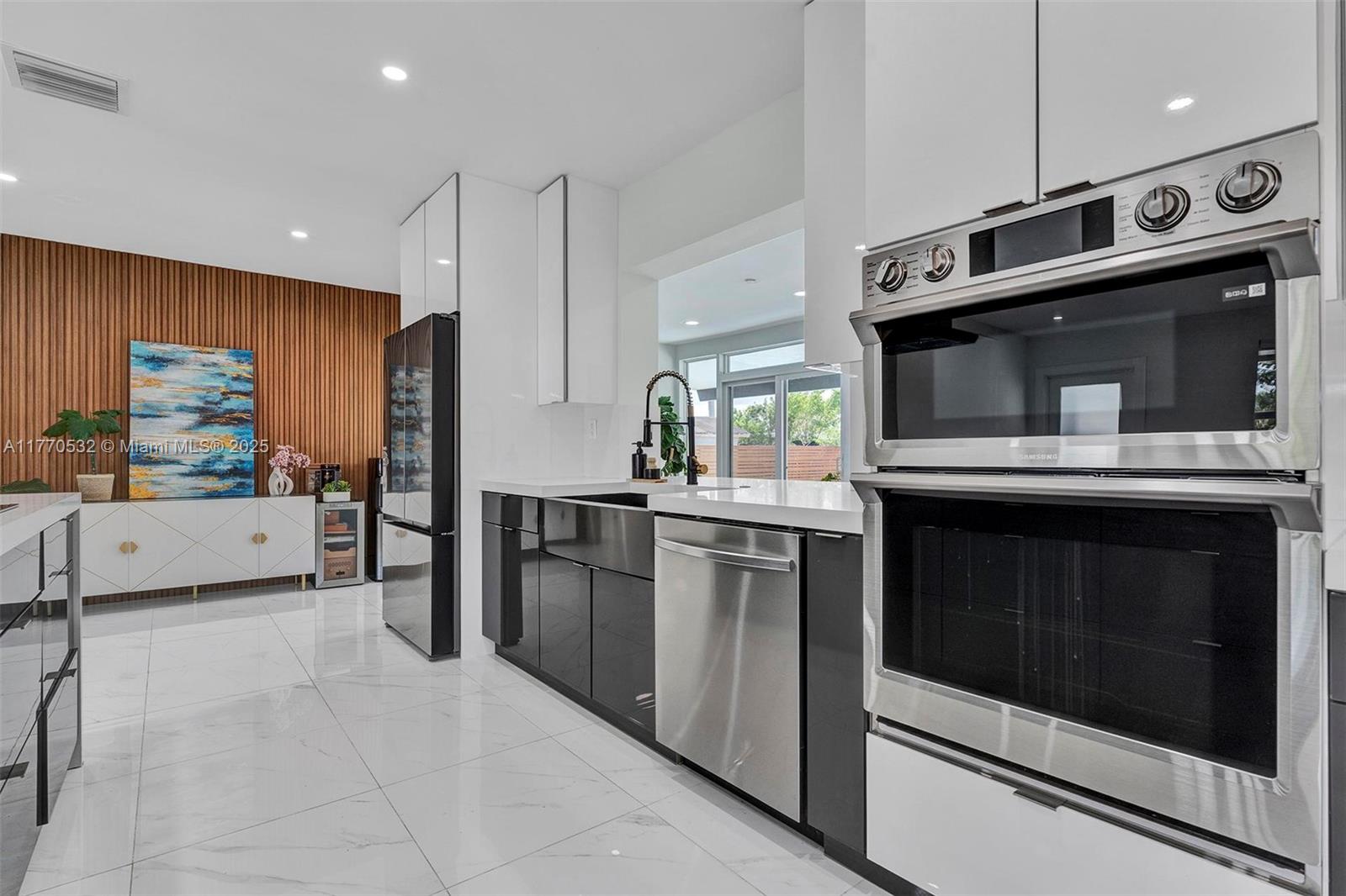 HOLLYWOOD HOMESITES HIGH - Residential