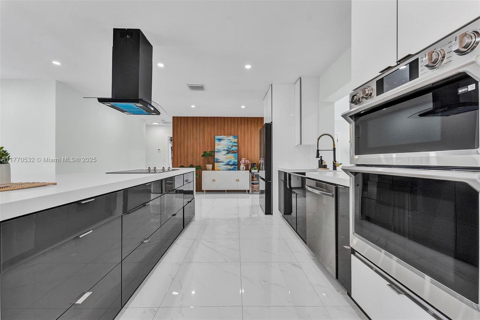 HOLLYWOOD HOMESITES HIGH - Residential
