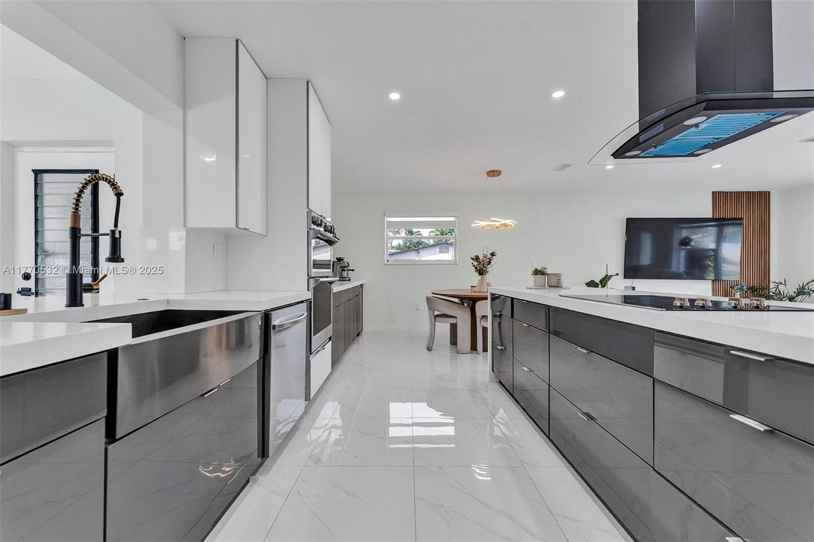 HOLLYWOOD HOMESITES HIGH - Residential