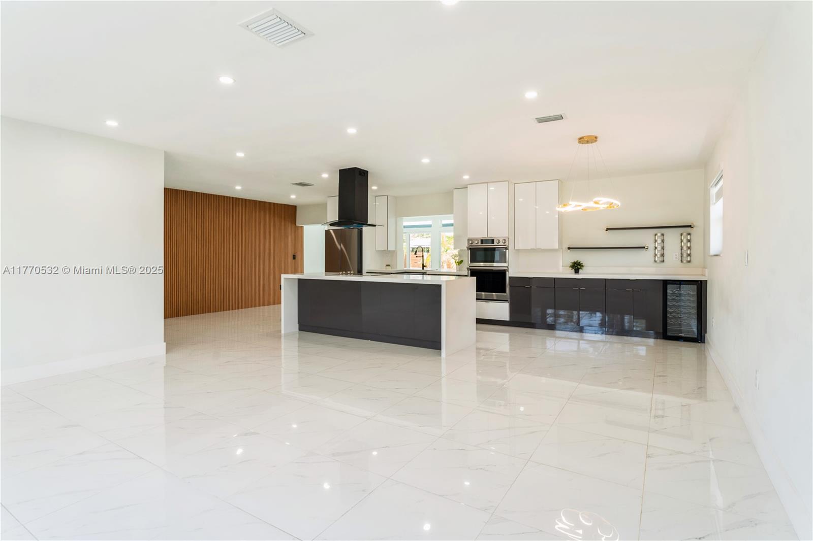 HOLLYWOOD HOMESITES HIGH - Residential