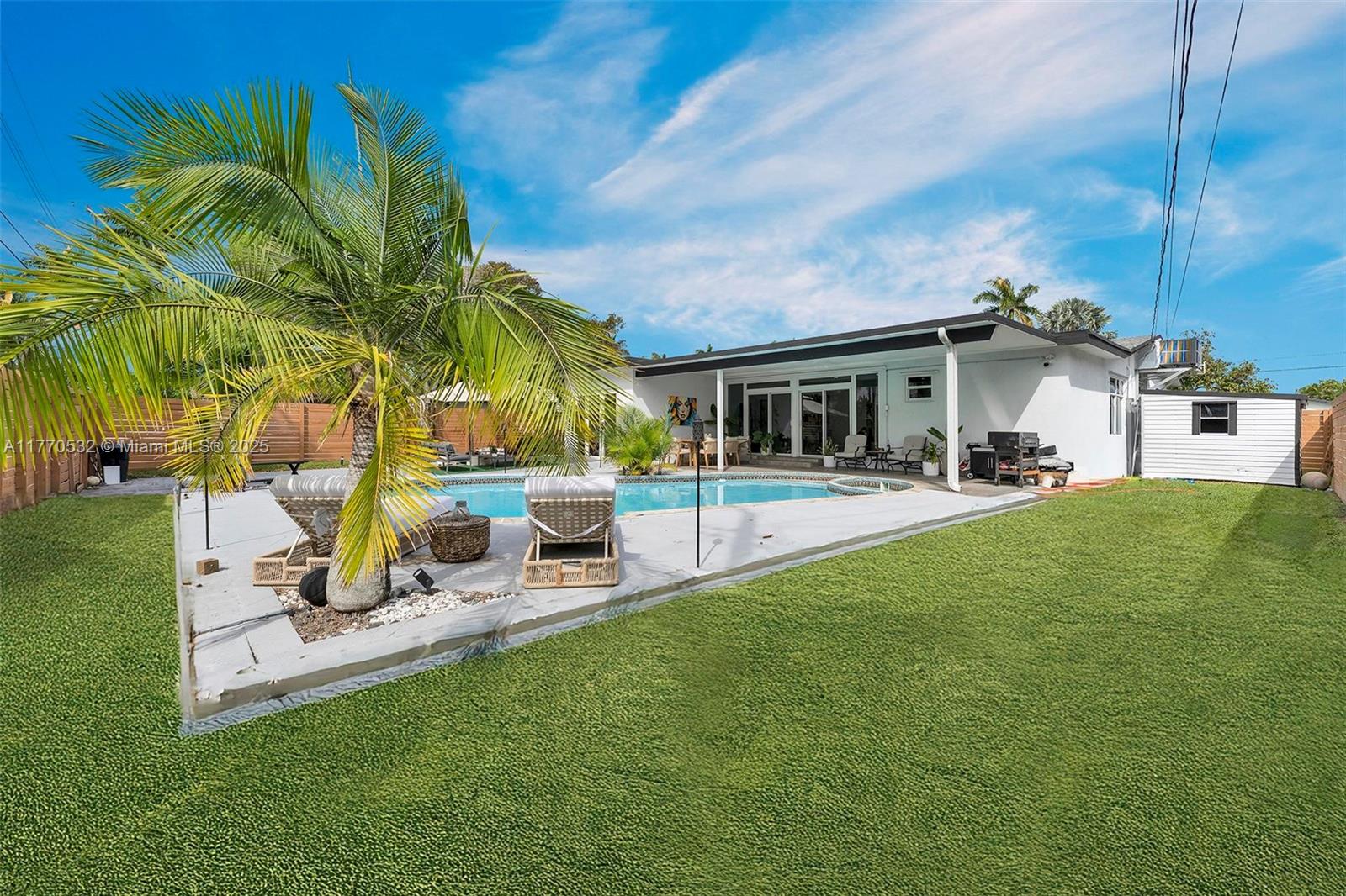 HOLLYWOOD HOMESITES HIGH - Residential