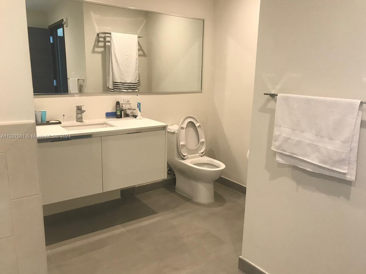 COSTA HOLLYWOOD CONDO - Residential