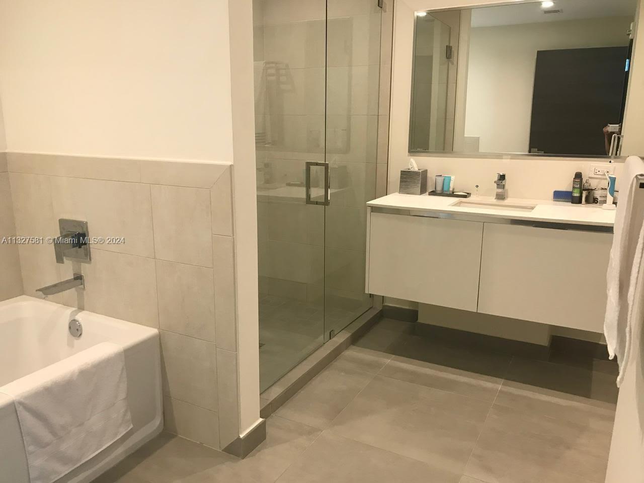 COSTA HOLLYWOOD CONDO - Residential