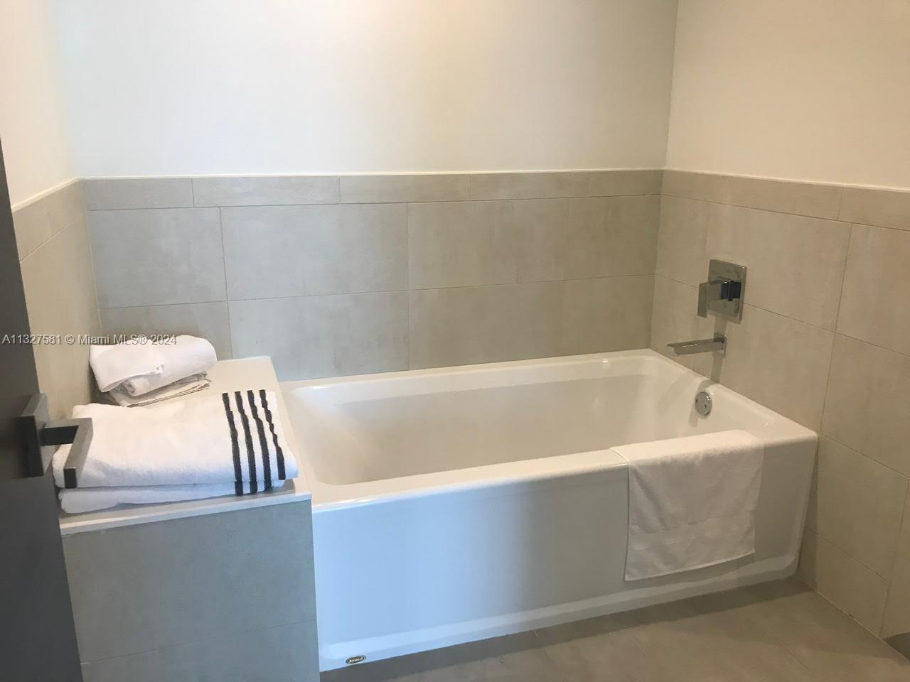 COSTA HOLLYWOOD CONDO - Residential