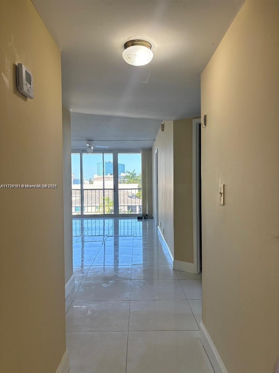 Stunning 2BR/2BA Condo in Desirable Coral Ridge ? Fort Lauderdale!
Live in the highly sought-after Coral Ridge neighborhood, known for its beautiful tree-lined streets, top-rated schools, upscale shopping, and proximity to the beach. This upgraded condo at ***, Unit 412 offers modern elegance with porcelain floors, high-impact windows, and a stylish renovated kitchen.
Enjoy the convenience of being just minutes from the beach, fine dining, parks, and the vibrant Las Olas Boulevard. Coral Ridge is loved for its safe, walkable community, excellent amenities, and easy access to downtown Fort Lauderdale.
Incredible value at $2,500/month, including water, cable, and internet!
?? Available now! Don?t miss this opportunity?schedule your showing today!