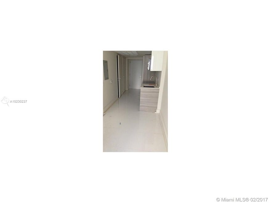 GREAT STUDIO, TILE FLOORS, WASHER AND DRYER INSIDE UNIT. GREAT AMENITIES, VALET PARKING, 24 HRS SECURITY LOCATED IN THE HEART OF BRICKELL NEXT RESTAURANTS, BANKS, ETC. OWNER WILL ACCEPT PETS.EASY TO SHOW.