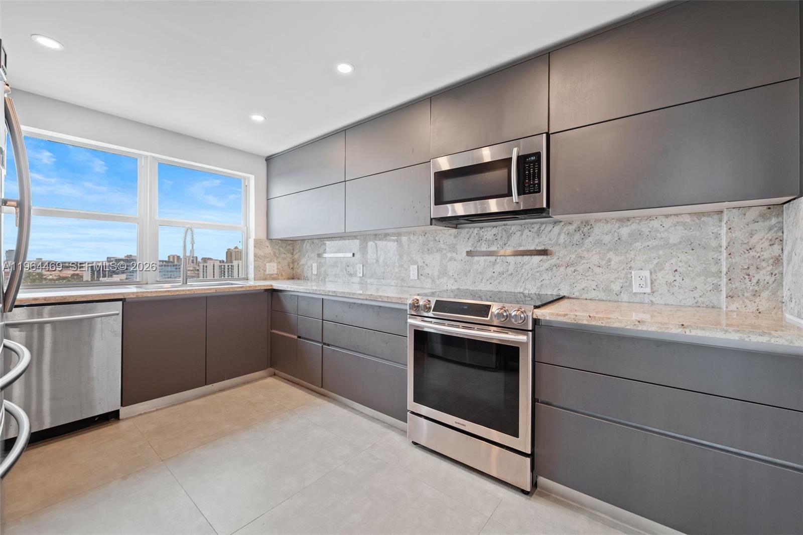 ADMIRALS PORT CONDO WEST - Residential