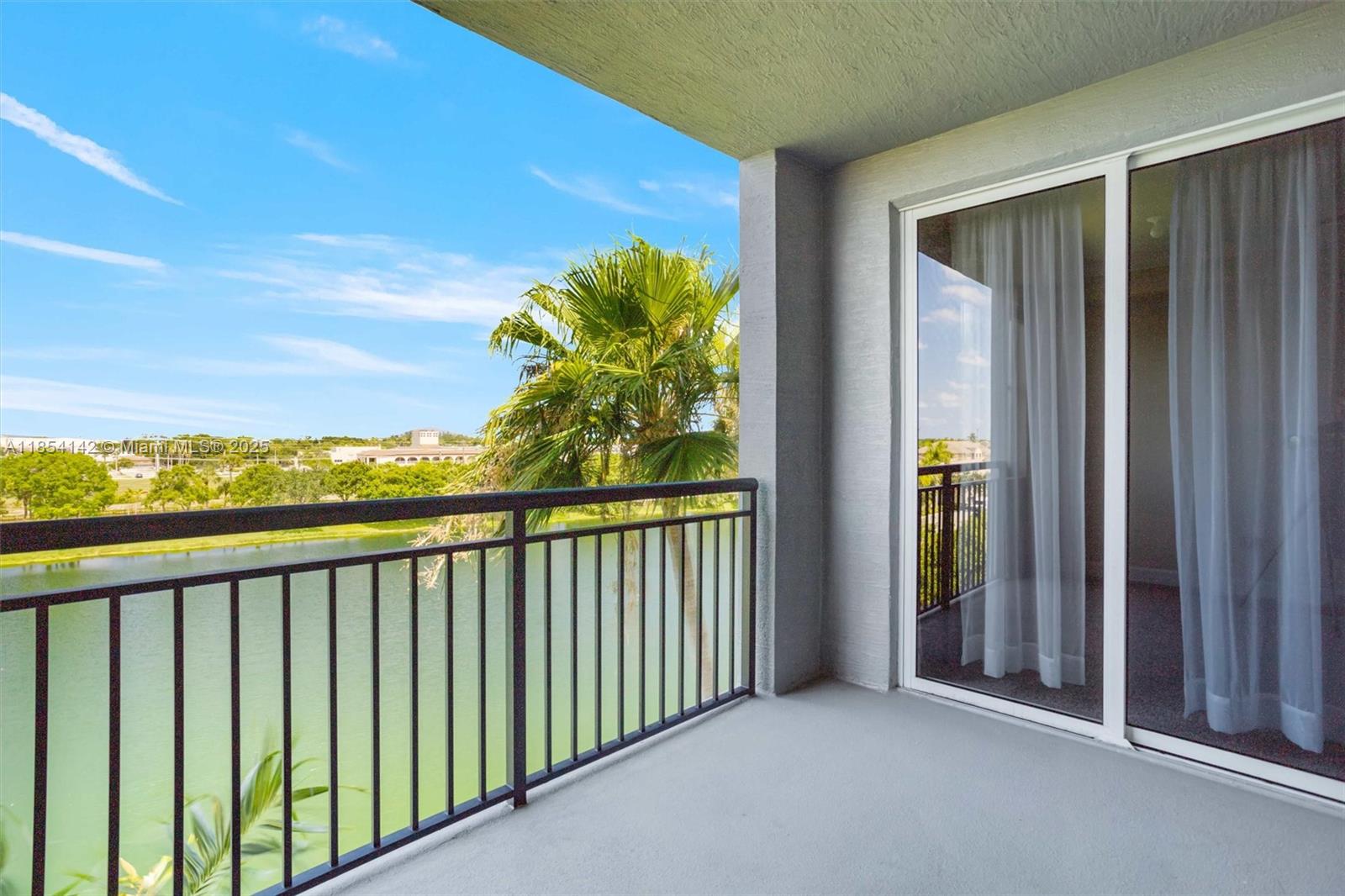 VIZCAYA LAKES CONDO - Residential Lease