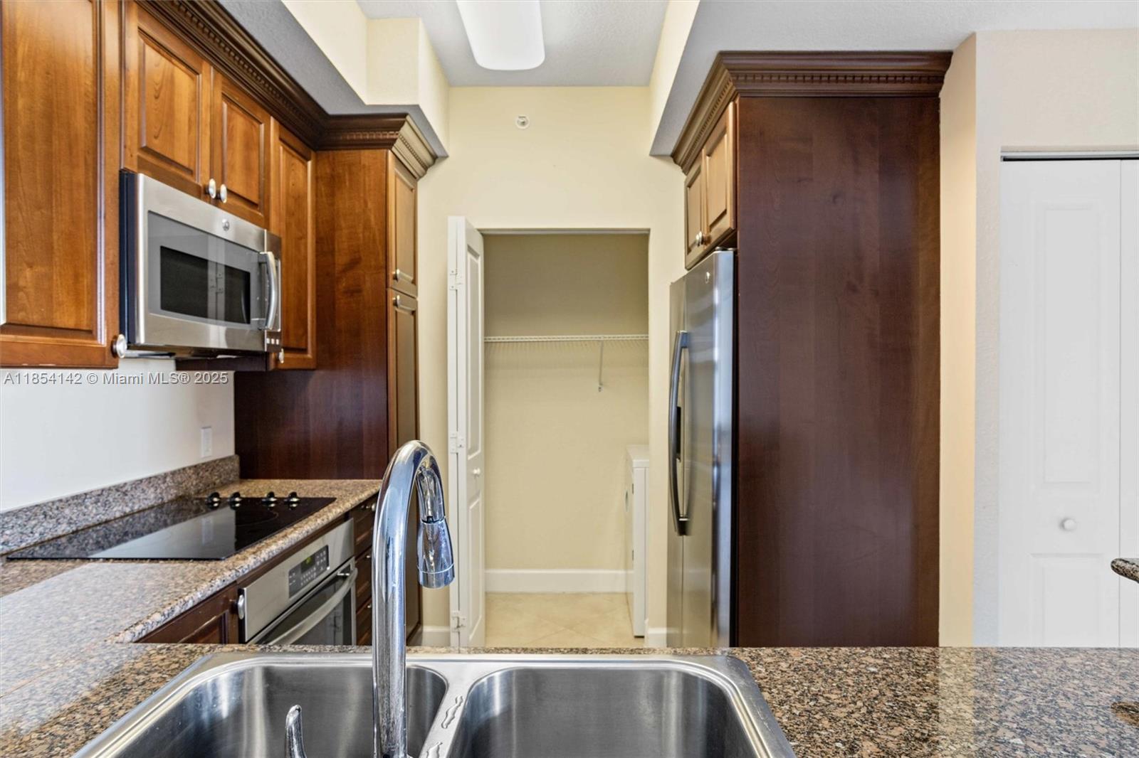 VIZCAYA LAKES CONDO - Residential Lease
