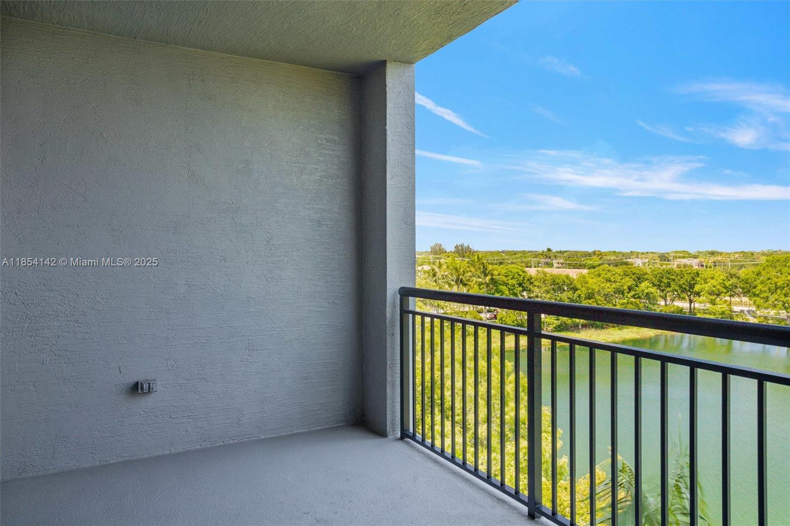 VIZCAYA LAKES CONDO - Residential Lease